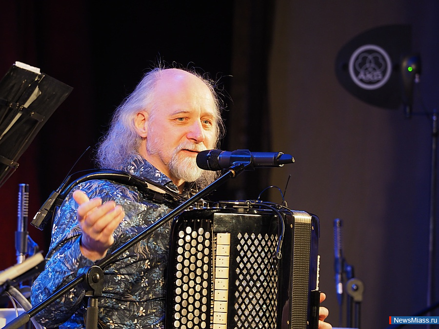 � ������ �������� ��������� ������� ����� ������ � ���������. � ������ ������ ��������� ������������ ����� � ������ ��������