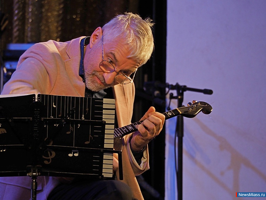 � ������ �������� ��������� ������� ����� ������ � ���������. � ������ ������ ��������� ������������ ����� � ������ ��������