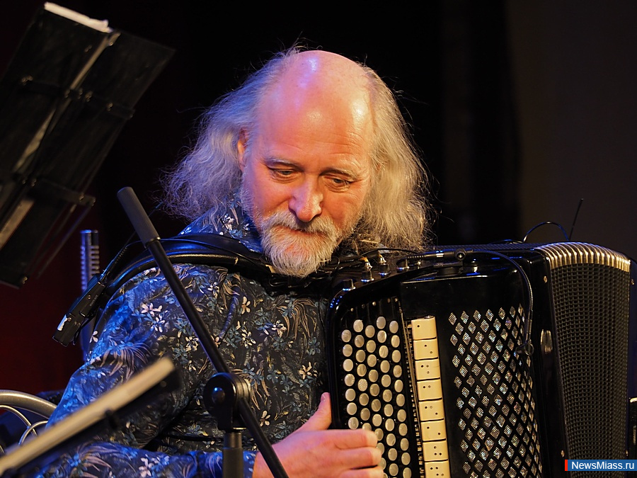 � ������ �������� ��������� ������� ����� ������ � ���������. � ������ ������ ��������� ������������ ����� � ������ ��������