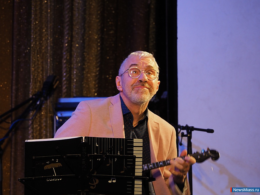 � ������ �������� ��������� ������� ����� ������ � ���������. � ������ ������ ��������� ������������ ����� � ������ ��������