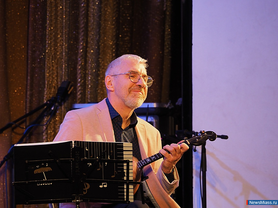 � ������ �������� ��������� ������� ����� ������ � ���������. � ������ ������ ��������� ������������ ����� � ������ ��������