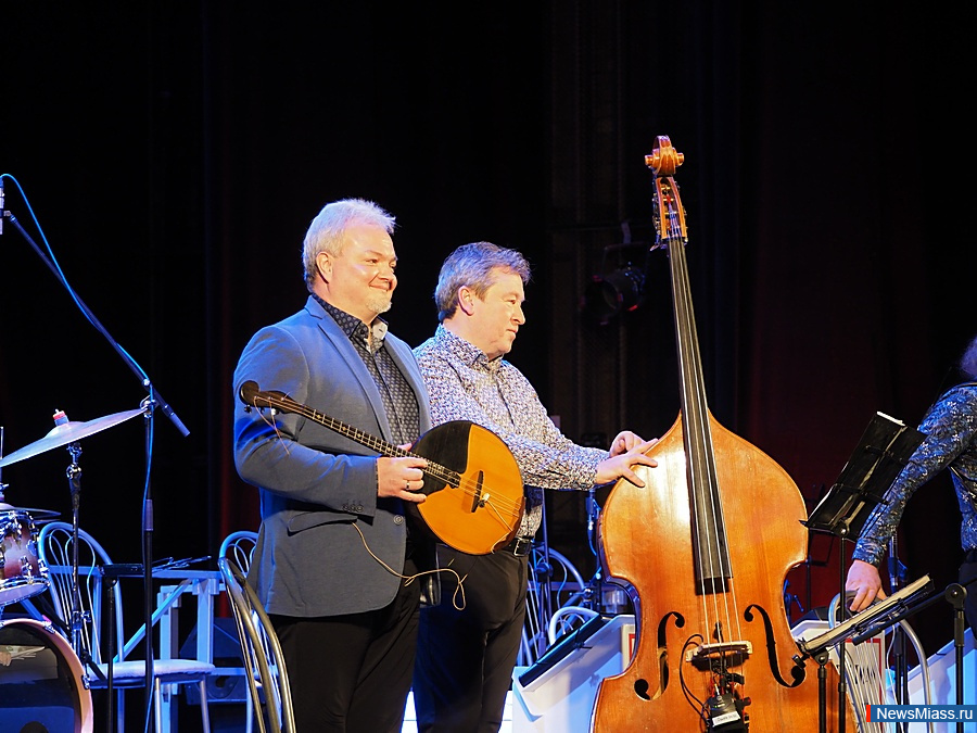 � ������ �������� ��������� ������� ����� ������ � ���������. � ������ ������ ��������� ������������ ����� � ������ ��������