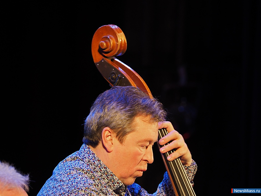 � ������ �������� ��������� ������� ����� ������ � ���������. � ������ ������ ��������� ������������ ����� � ������ ��������