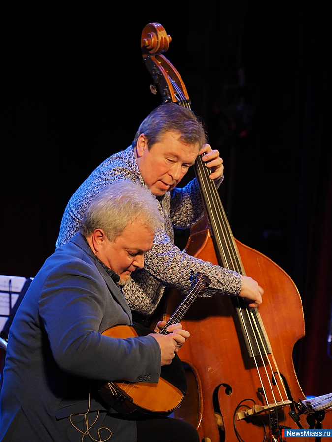 � ������ �������� ��������� ������� ����� ������ � ���������. � ������ ������ ��������� ������������ ����� � ������ ��������