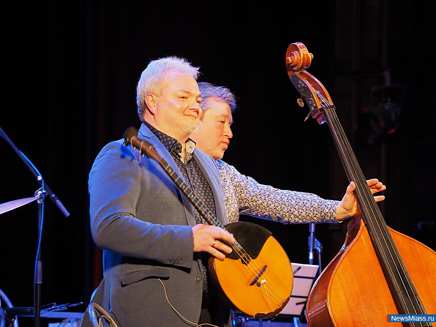 � ������ �������� ��������� ������� ����� ������ � ���������. � ������ ������ ��������� ������������ ����� � ������ ��������