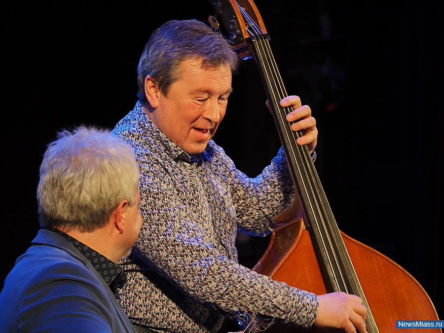 � ������ �������� ��������� ������� ����� ������ � ���������. � ������ ������ ��������� ������������ ����� � ������ ��������