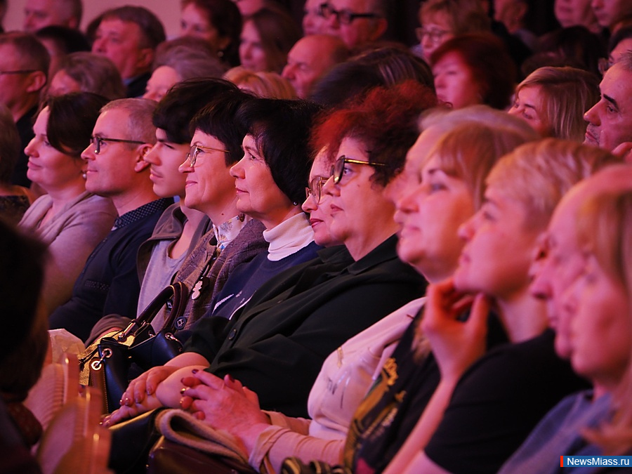 � ������ �������� ��������� ������� ����� ������ � ���������. � ������ ������ ��������� ������������ ����� � ������ ��������