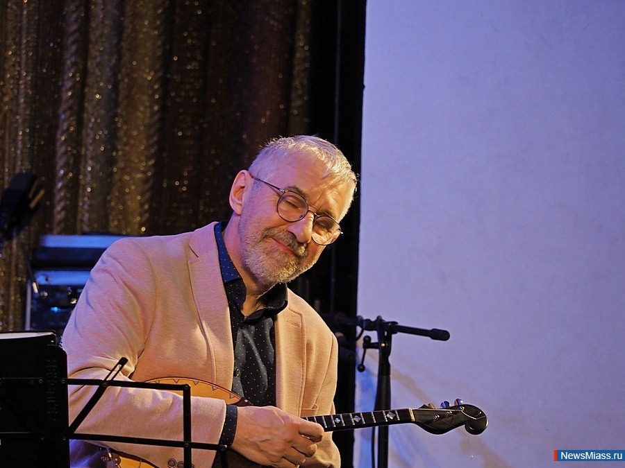 � ������ �������� ��������� ������� ����� ������ � ���������. � ������ ������ ��������� ������������ ����� � ������ ��������