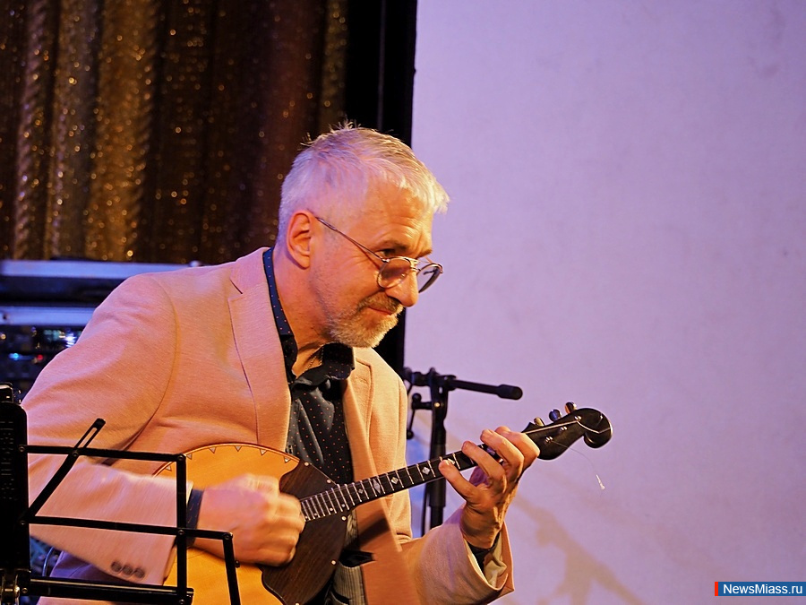 � ������ �������� ��������� ������� ����� ������ � ���������. � ������ ������ ��������� ������������ ����� � ������ ��������