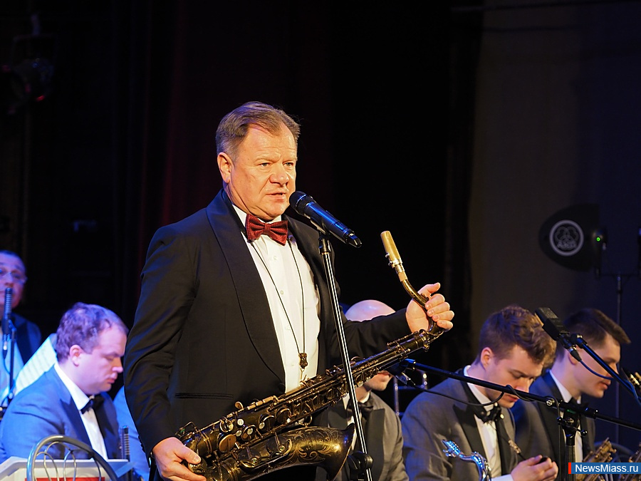 � ������ �������� ��������� ������� ����� ������ � ���������. � ������ ������ ��������� ������������ ����� � ������ ��������