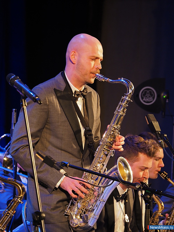 � ������ �������� ��������� ������� ����� ������ � ���������. � ������ ������ ��������� ������������ ����� � ������ ��������