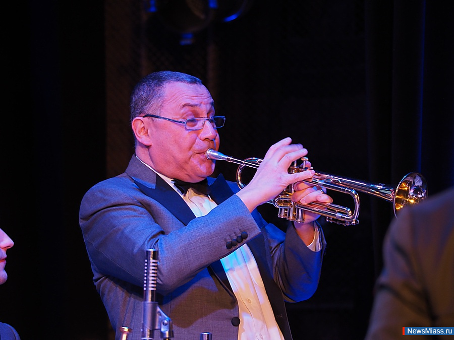 � ������ �������� ��������� ������� ����� ������ � ���������. � ������ ������ ��������� ������������ ����� � ������ ��������