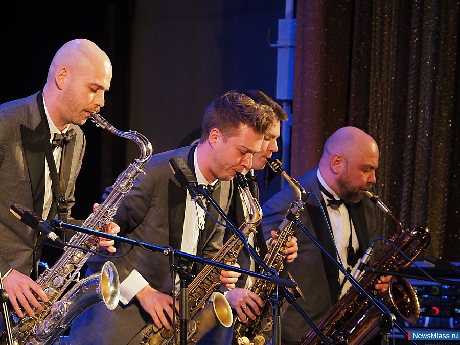 � ������ �������� ��������� ������� ����� ������ � ���������. � ������ ������ ��������� ������������ ����� � ������ ��������