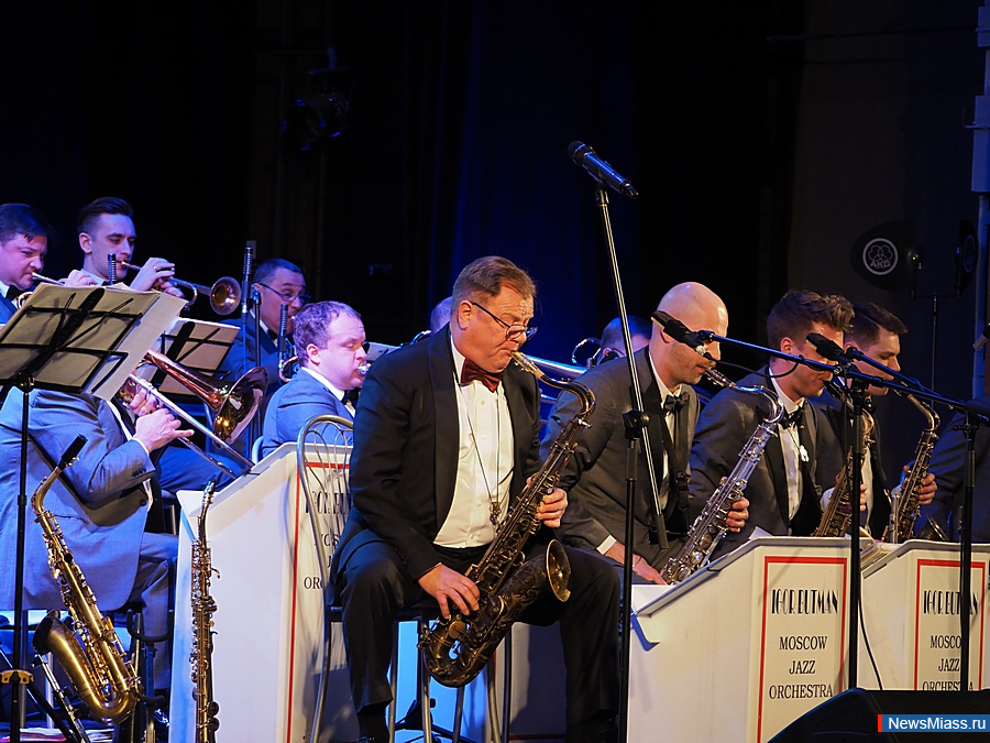 � ������ �������� ��������� ������� ����� ������ � ���������. � ������ ������ ��������� ������������ ����� � ������ ��������