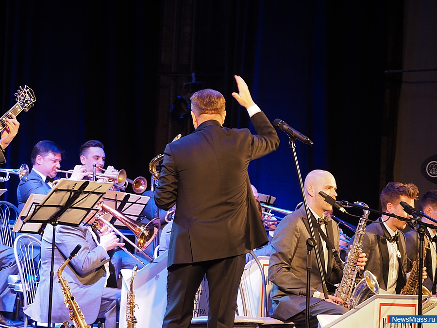 � ������ �������� ��������� ������� ����� ������ � ���������. � ������ ������ ��������� ������������ ����� � ������ ��������