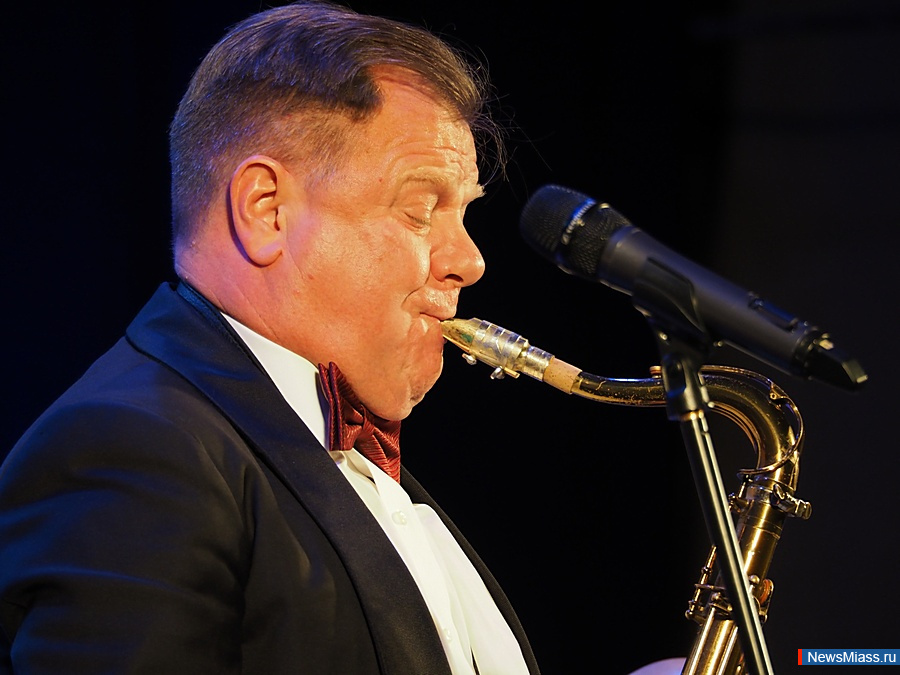 � ������ �������� ��������� ������� ����� ������ � ���������. � ������ ������ ��������� ������������ ����� � ������ ��������