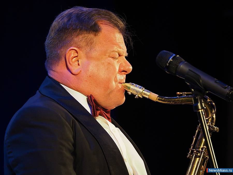 � ������ �������� ��������� ������� ����� ������ � ���������. � ������ ������ ��������� ������������ ����� � ������ ��������