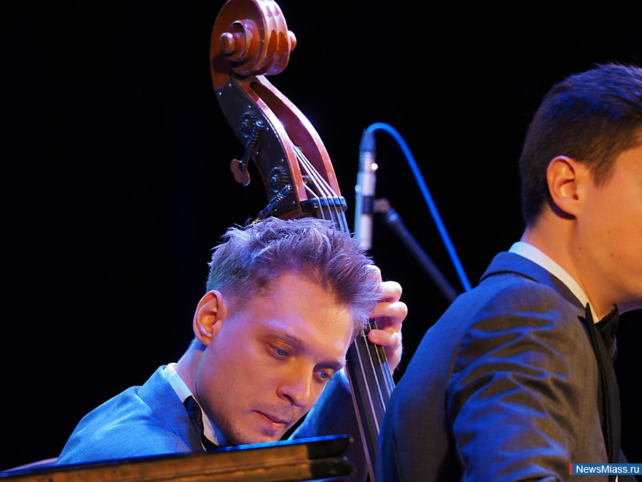 � ������ �������� ��������� ������� ����� ������ � ���������. � ������ ������ ��������� ������������ ����� � ������ ��������