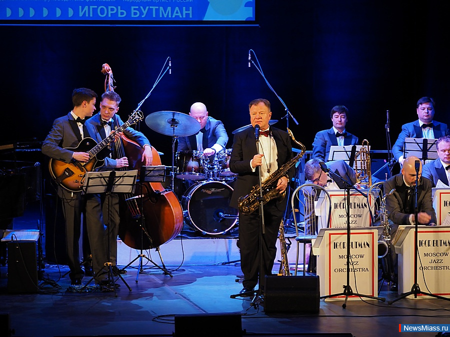 � ������ �������� ��������� ������� ����� ������ � ���������. � ������ ������ ��������� ������������ ����� � ������ ��������