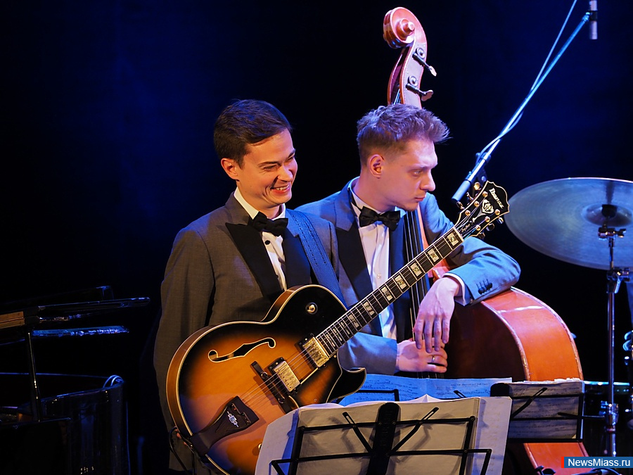 � ������ �������� ��������� ������� ����� ������ � ���������. � ������ ������ ��������� ������������ ����� � ������ ��������