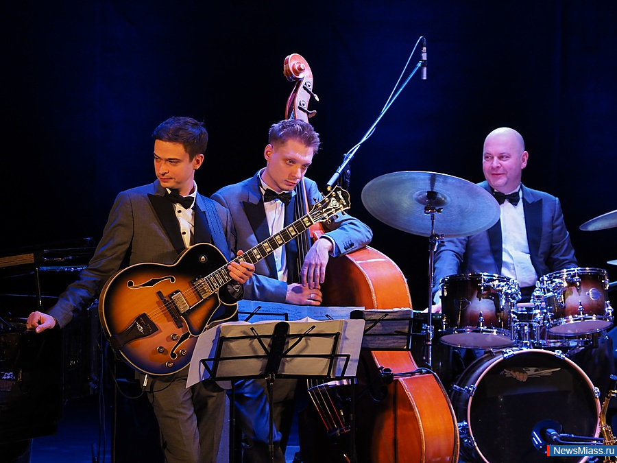 � ������ �������� ��������� ������� ����� ������ � ���������. � ������ ������ ��������� ������������ ����� � ������ ��������