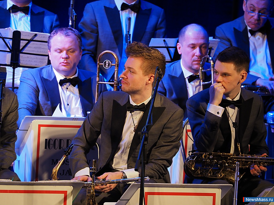 � ������ �������� ��������� ������� ����� ������ � ���������. � ������ ������ ��������� ������������ ����� � ������ ��������