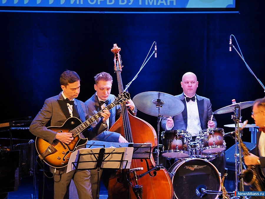 � ������ �������� ��������� ������� ����� ������ � ���������. � ������ ������ ��������� ������������ ����� � ������ ��������