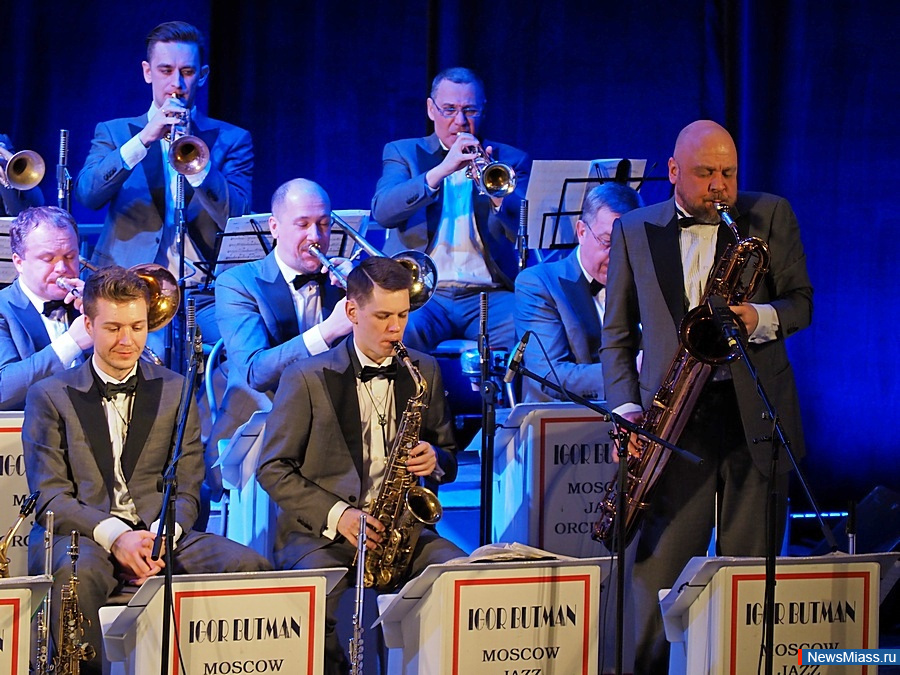 � ������ �������� ��������� ������� ����� ������ � ���������. � ������ ������ ��������� ������������ ����� � ������ ��������