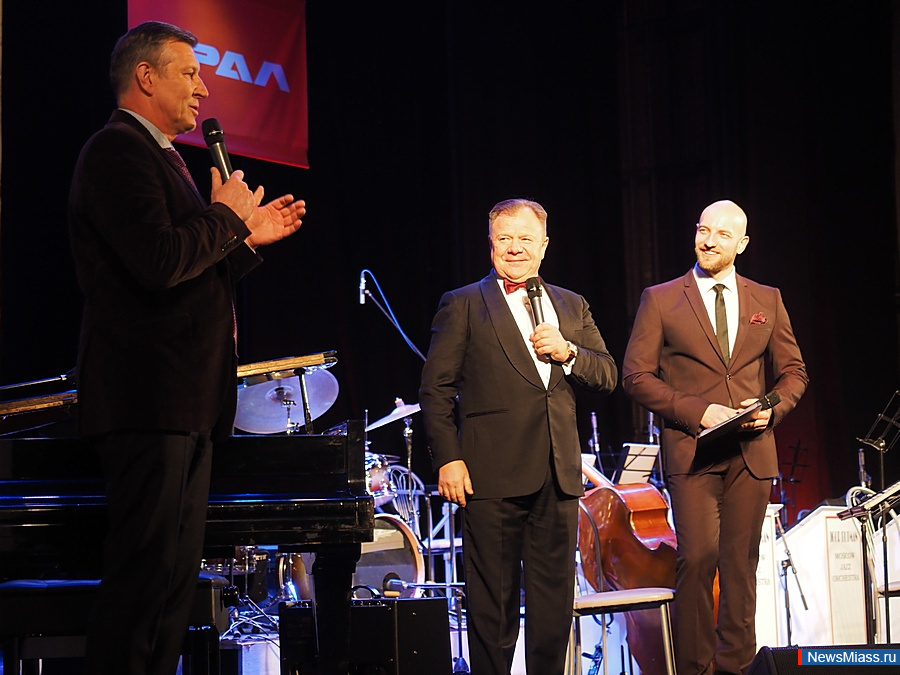 � ������ �������� ��������� ������� ����� ������ � ���������. � ������ ������ ��������� ������������ ����� � ������ ��������