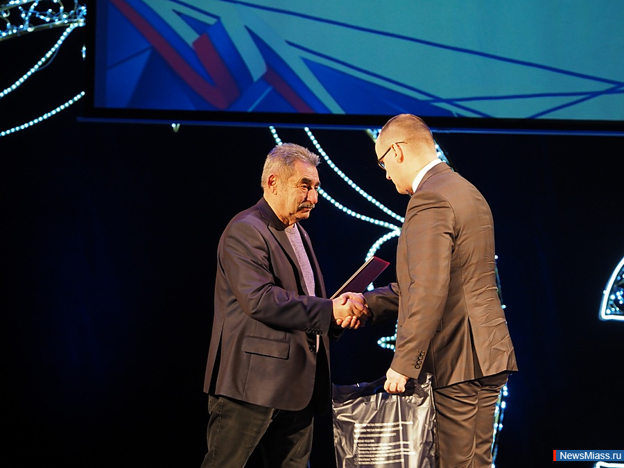      30-.   ,     "- − 23  1993 .    ,   