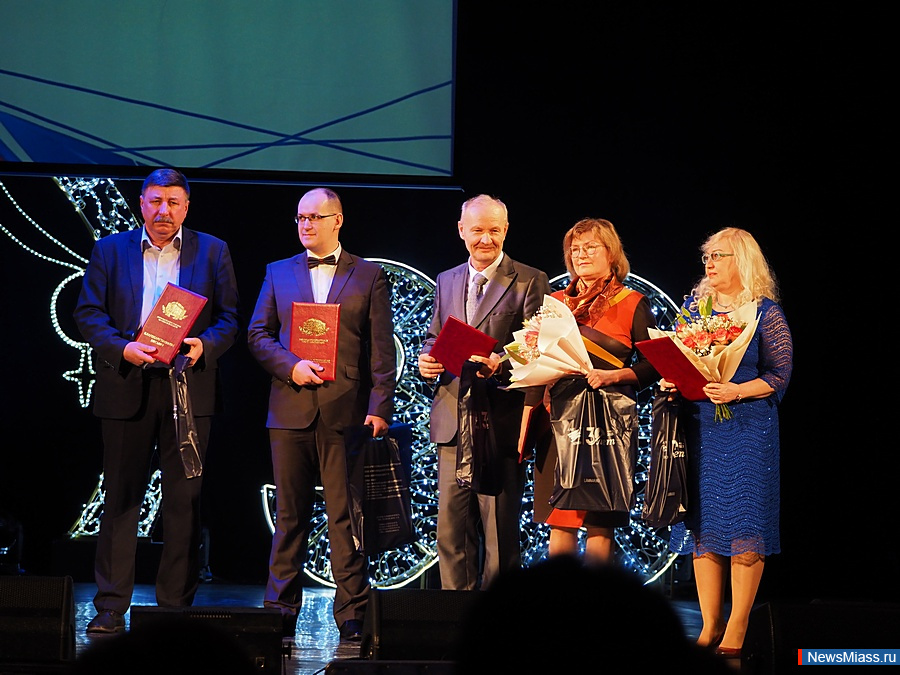      30-.   ,     "- − 23  1993 .    ,   