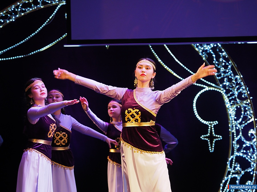      30-.   ,     "- − 23  1993 .    ,   