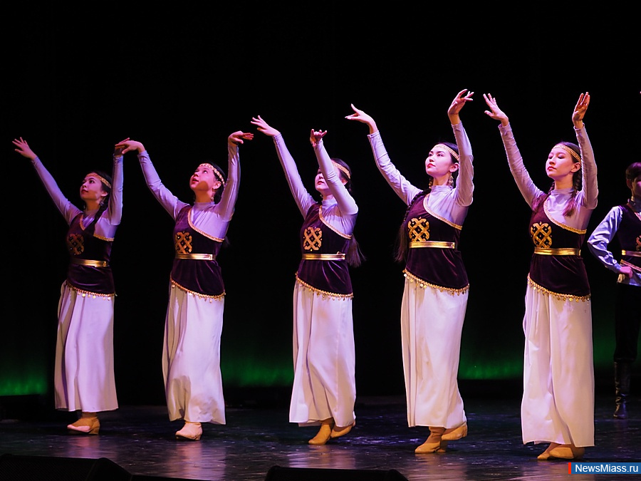      30-.   ,     "- − 23  1993 .    ,   