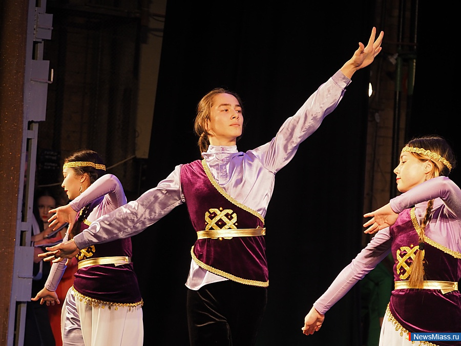      30-.   ,     "- − 23  1993 .    ,   