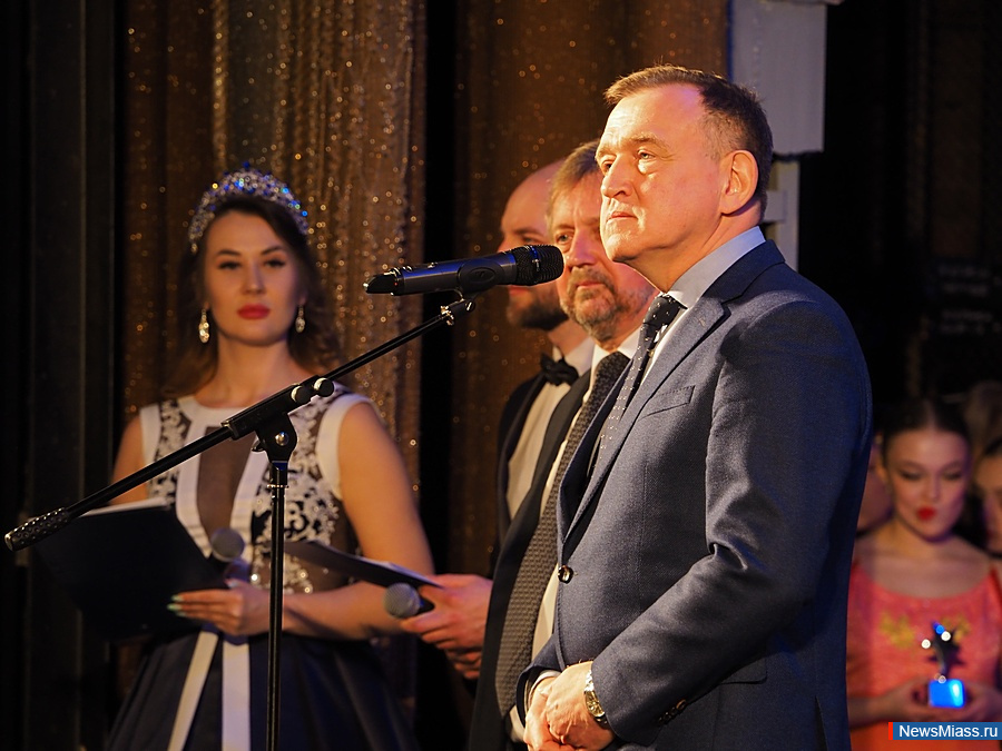      30-.   ,     "- − 23  1993 .    ,   