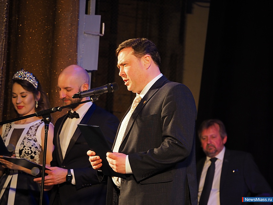      30-.   ,     "- − 23  1993 .    ,   