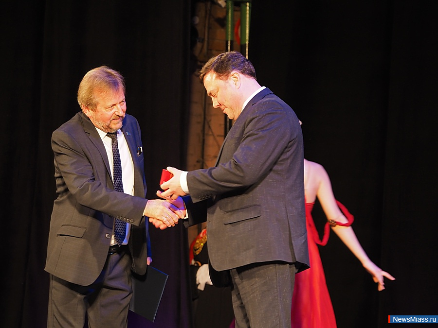      30-.   ,     "- − 23  1993 .    ,   