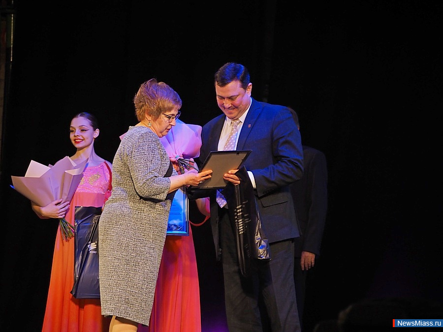      30-.   ,     "- − 23  1993 .    ,   