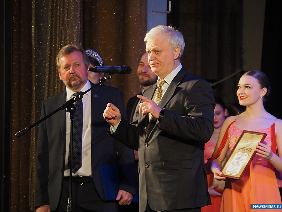      30-.   ,     "- − 23  1993 .    ,   