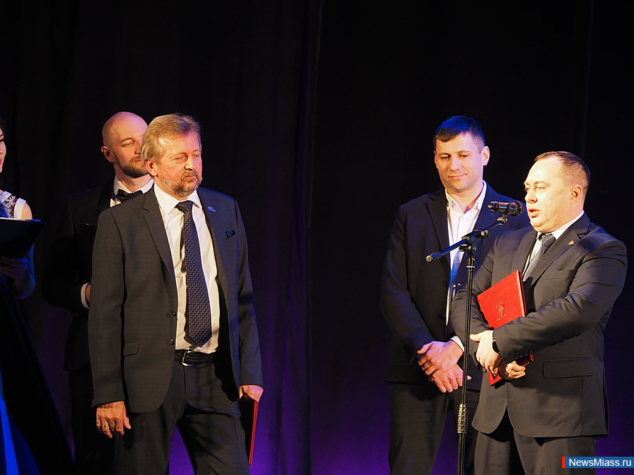      30-.   ,     "- − 23  1993 .    ,   