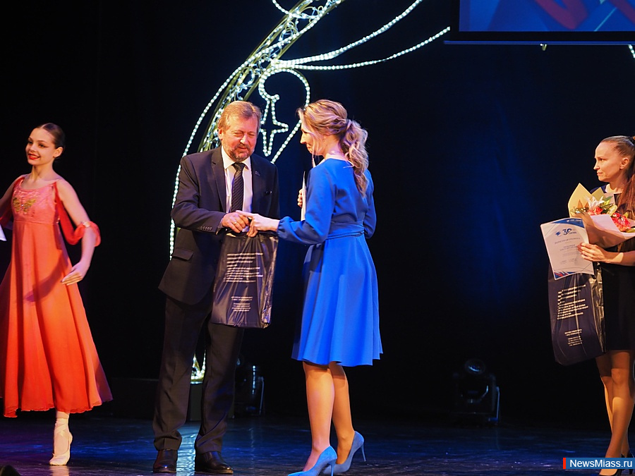      30-.   ,     "- − 23  1993 .    ,   