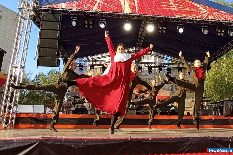    ,   .       "  "   " - !"