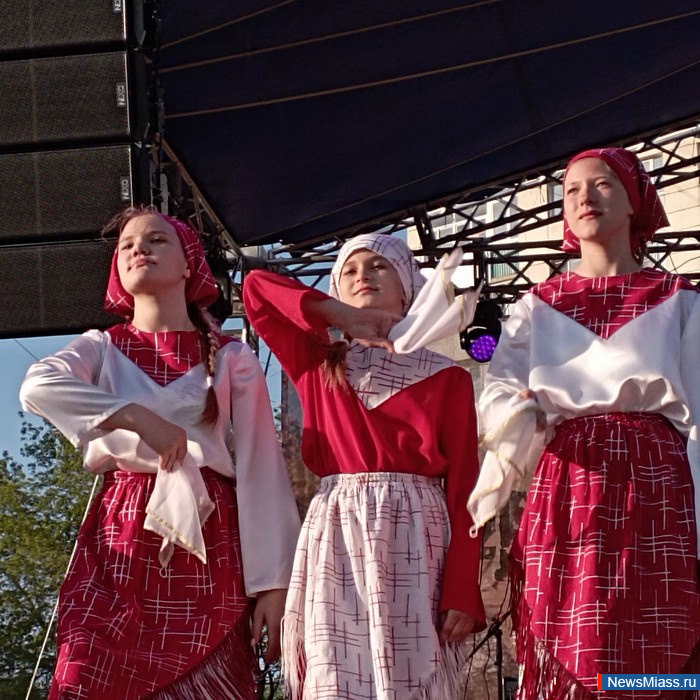    ,   .       "  "   " - !"