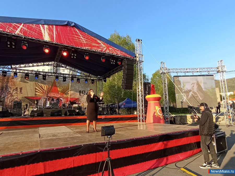    ,   .       "  "   " - !"