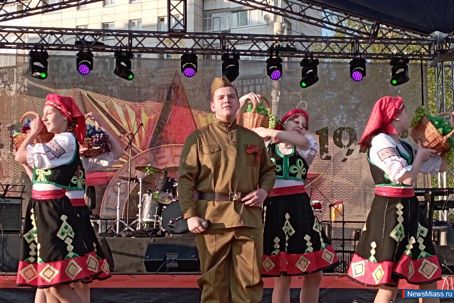    ,   .       "  "   " - !"