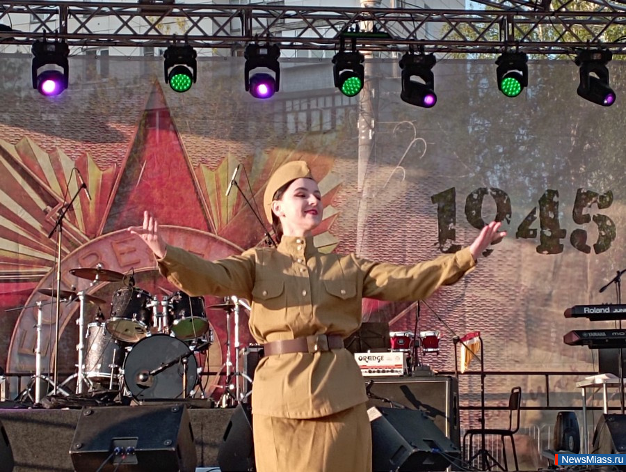    ,   .       "  "   " - !"