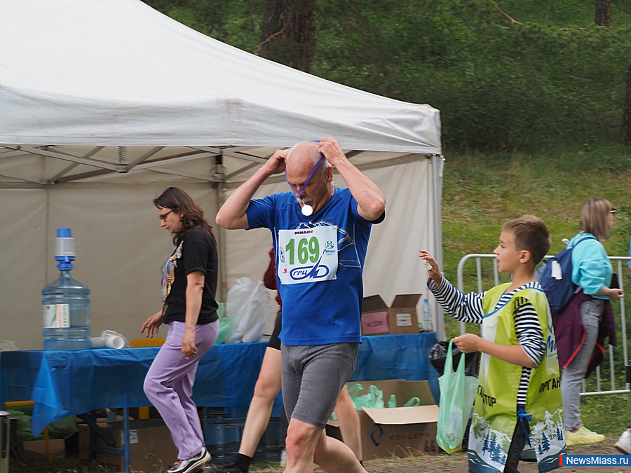  31-     "  ".       400    