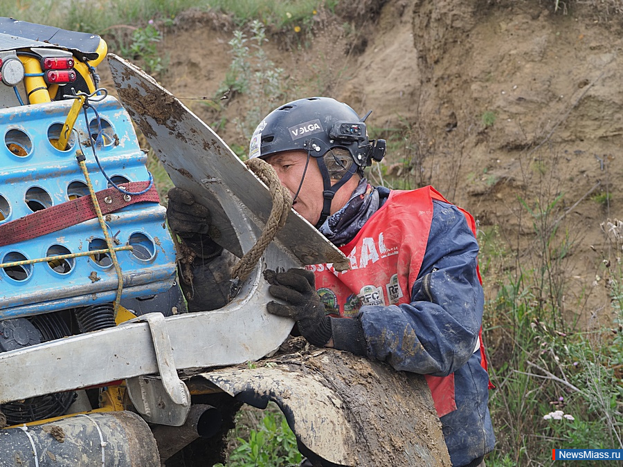 ��������� "����" ������ ����-����� � �����. ������ ������ �������� � ����� ��������, �������������� ��������� "����", ��������� "������" �� ������������� �� ����-������ "��������� �����"