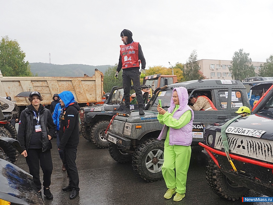 ��������� "����" ������ ����-����� � �����. ������ ������ �������� � ����� ��������, �������������� ��������� "����", ��������� "������" �� ������������� �� ����-������ "��������� �����"