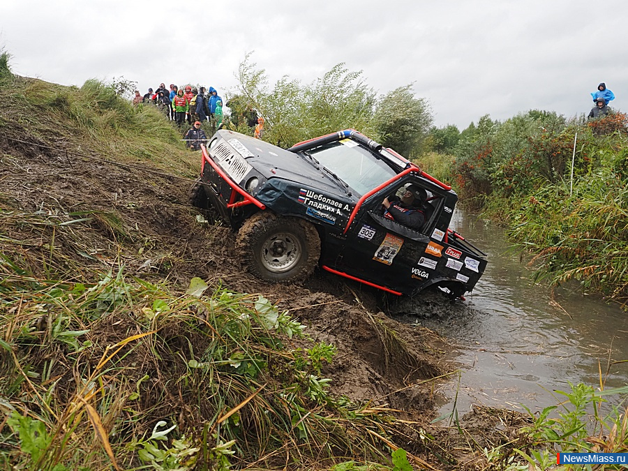 ��������� "����" ������ ����-����� � �����. ������ ������ �������� � ����� ��������, �������������� ��������� "����", ��������� "������" �� ������������� �� ����-������ "��������� �����"